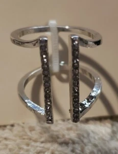 NEW A NEW DAY SILVERTONE RHINESTONE RING, SIZE 9, BAR RING, NWTS $9.99 - Picture 1 of 9