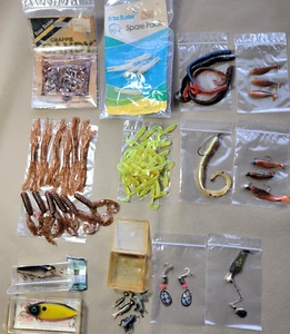 VINTAGE FISHING LURES LOT: Bass Buster, Bill Lewis, Fisherman's Choice, Fish Etc - Picture 1 of 20