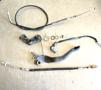Kawasaki Bayou 220 250 KLF250 2003 pedal de freno trasero con cables y juego de herrajes Foto 1 de 4