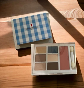 Elizabeth Arden 6 Beautiful Color Eye Shadow Palette Compact W Blush - Picture 1 of 5