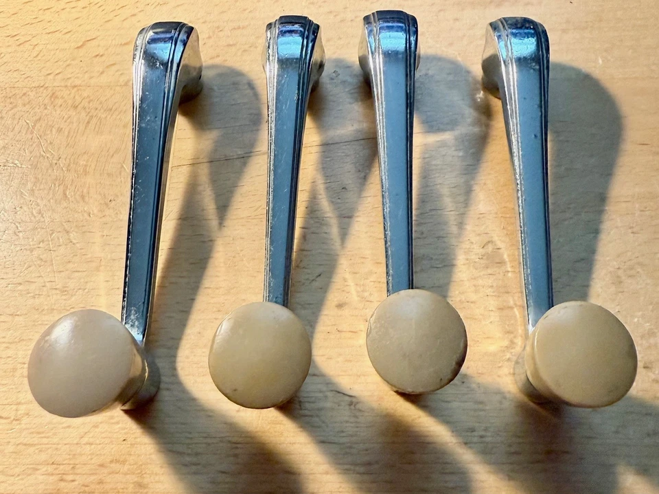 Manivela de ventana Willys Graham de la década de 1930 castaño rojizo 35 36 37 circa 30 ¿resto varilla??? Foto 1 de 4