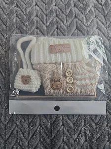 Kleiderset für Labubu creme Pullover + Mütze + Tasche Outfit Monster Plüsch VERSIEGELT - Bild 1 von 5