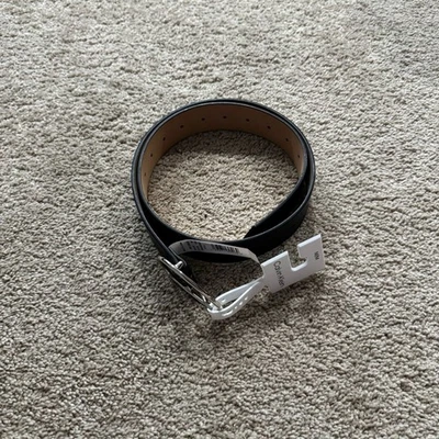 Nuevo con etiquetas Cinturón de cuero negro Calvin Klein para mujer talla mediana con herrajes plateados Foto 1 de 4
