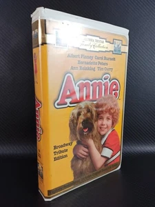 Annie (VHS, 1997, Clamshell, Carol Burnett, Tim Curry, Albert Finney) - Picture 1 of 10