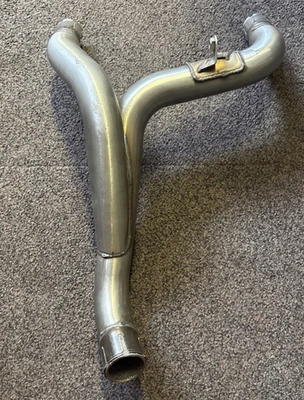 NOS 2011-2016 Triumph Speed Triple 1050 Exhaust Y Piece Link Pipe T2207300 - Image 1 of 4