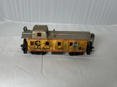 Athearn HO Scale Item 5369 Chessie System Wide Vision Caboose #3963 - Image 1 of 4