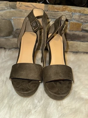 Correa de tobillo de tacón de cuña de gamuza verde WILD DIVA para dama nueva con caja Foto 1 de 4