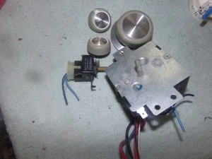 LOTE DE PIEZAS SECADORA HIDROMASAJE. TEMPORIZADOR, 8299778. INTERRUPTORES ETC.  BONITOS ARTÍCULOS - Imagen 1 de 1