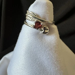 Vintage Anello fascia in argento sterling 925 granato e freccia Avon misura 4,75 - Foto 1 di 7