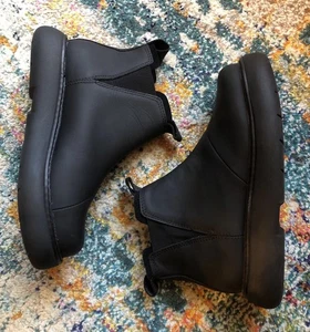 TOMS Black Ankle Chelsea Boots Lug Sole Pull-On Tab Stretch Combat Moto Size 6.5 - Picture 1 of 18