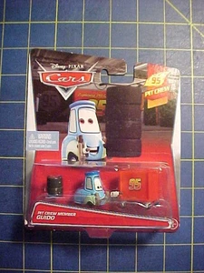DISNEY PIXAR CARS RACE TEAM GUIDO CON CAJA DE HERRAMIENTAS! 95 PIT CREW SERIE 3/8! Nuevo en paquete - Imagen 1 de 3