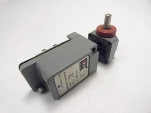 199871 Nur Teile; Cutler-Hammer 10316H5875C Endschalter - Kopfschrauben fehlen - Bild 1 von 3