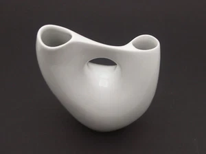 ROSENTHAL Porzellan Kunstabteilung Selb -- BEATE KUHN -- weiße VASE 2658 - 21 cm - Bild 1 von 7