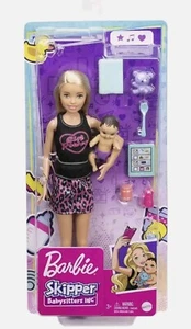 NEU Barbie SKIPPER Babysitter inkl. BLONDE Teen PUPPE + BABY ZUBEHÖR SPIELSET - Bild 1 von 4