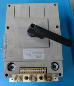 SEZIONATORE SCATOLATO AEG ME401 400A 660V 30KA 3 POLI - Foto 1 di 2