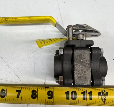 Válvula de bola 1/2" Apollo 83A14301 1500 PSI palanca NPT hembra de acero al carbono de 3 piezas Foto 1 de 3