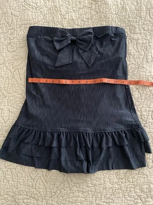 Traje de baño Betsey Johnson sin tirantes con volantes mediano Foto 1 de 4