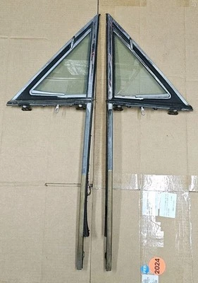 Mercedes Benz W114 W115 Coupe RH LH Vent Window Glass Assembly 250C 280C   - Image 1 of 4