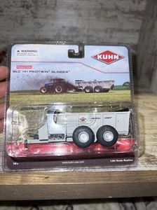 1/64th Scale Kuhn SLC 141 ProTwin Slinger Manure Spreader with Tandem Axle - Picture 1 of 8