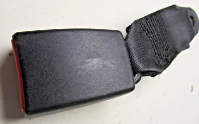 Nissan Micra 3 puertas MK3 K12 - hebilla de cinturón de seguridad lateral del pasajero trasero  Foto 1 de 2