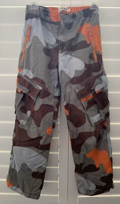 Pantalones cargo Mini Boden para niños naranja 🟠 y marrón🟤 camuflaje utilitario, talla 11 Foto 1 de 3