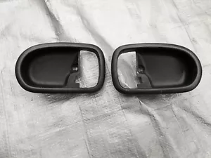 99-05 MIATA MX-5 Driver INNER DOOR HANDLE BEZEL TRIM CUP PANEL Pair Left & Right - Foto 1 di 4