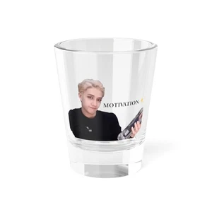 Bang Chan of Stray Kinder Motivationsschnapsglas, 1,5oz - Bild 1 von 3