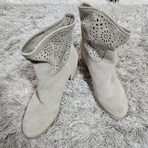 Crown Vintage Light Grey Suede Ankle Boots 8.5M Almond Toe Low Heel - Picture 1 of 7