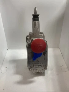 ALLEN BRADLEY 440E-L22BNST CABLE PULL LIFELINE4-ST 2NO/2NC 1/2 IN NPT 75M L SS - Picture 1 of 5