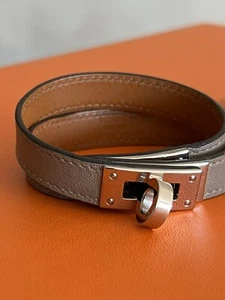 authentic HERMÉS Kelly Double Tour Bracelet in Coral Leather - Picture 1 of 5