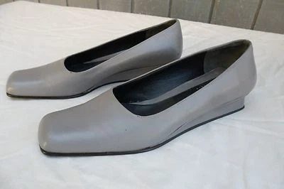 Bcbg  wedge  SIZE 8 B MADE IN ITALY - Image 1 of 4