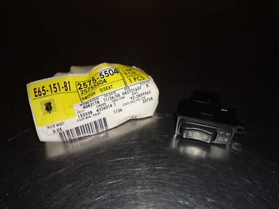 New NOS GM Seat Heater Switch 25755504 2004 2005 Pontiac Bonneville - Image 1 of 2