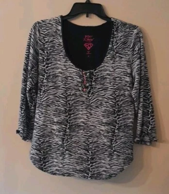 Acogedor pijama polar íntimo estampado leopardo manga 3/4 Betsy Johnson talla mediana Foto 1 de 4
