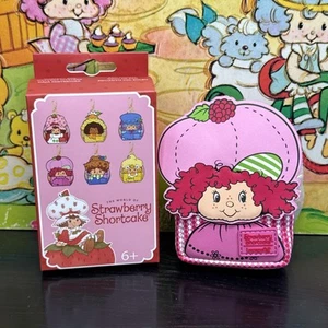 Loungefly Strawberry Shortcake Raspberry Tart Mini Rucksack Schlüsselanhänger - Bild 1 von 13