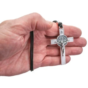 Collana cattolica croce crocifisso San Benedetto 3" smalto bianco uomo e donna su cordoncino - Foto 1 di 3
