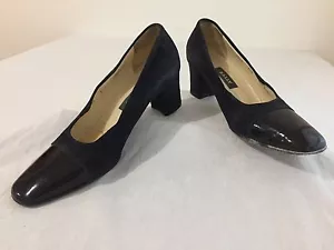 BALLY Style Flex Pumps Heels Midnight Blue Suede Patent Leather Cap Toes Sz 8.5N - Picture 1 of 12