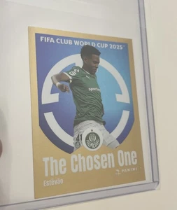 Pegatina Panini Copa Mundial de Clubes de la FIFA 2025 #19 Estevao El Elegido Oro - Imagen 1 de 2