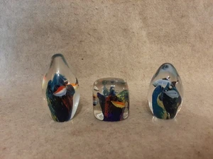 3 Glass Art Paperweights Fish & Coral egg tear drops & Square shape Art Deco - Bild 1 von 10