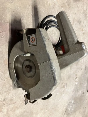 B&D Black And Decker Circular Electric Saw 7 1/4” 1 HP - Image 1 of 4