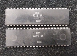 2x MOS 6526 R4 Commodore 64 CIA avec code même date (3483) - Photo 1/3