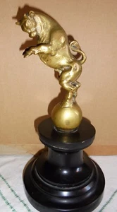 Scultura in Bronzo Antico del 800 Dorato Toro con basamento in marmo nero . - Foto 1 di 12