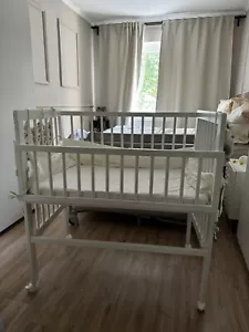Top Zustand! Fabi Max Beistellbett Vario 2in1 - Weiß Komplett Mit Bettzubehör - Bild 1 von 4