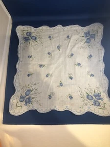 Vintage weißes Taschentuch gewellter Rand blaue Blumen 1" - Bild 1 von 5