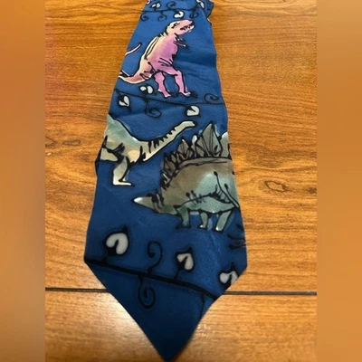 Corbata de seda pintada a mano Robert Daskal - azul con dinosaurios Foto 1 de 4