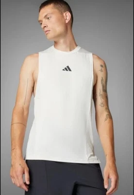Camiseta sin mangas Adidas para hombre diseñada para entrenamiento de intensidad talla grande - Precio de venta sugerido por el fabricante $40 Foto 1 de 4