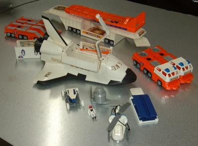 MATCHBOX MATTEL 1997 Mega-Rig Space Shuttle Transporter & Shuttle - Image 1 of 4