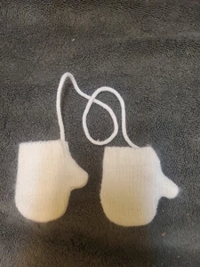 AMERICAN GIRL EMILY MITTENS ONLY FROM SNOWSUIT OUTFIT - EUC - Picture 1 of 3