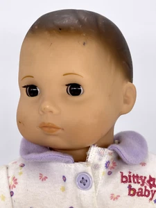Muñeca Bitty Baby 2014 American Girl ojos marrones pelo cerrado abierto con pijama para dormir - Imagen 1 de 19