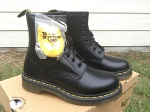 NWOB Dr. Martens 1460 8 Eye Leather Boots 11822006 BLACK SMOOTH US Men 7/WOMEN 8 - Picture 1 of 9