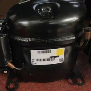 Compressore frigorifero AE2420Z-FZ per armadio Tecumseh nero quattro ante - Foto 1 di 2